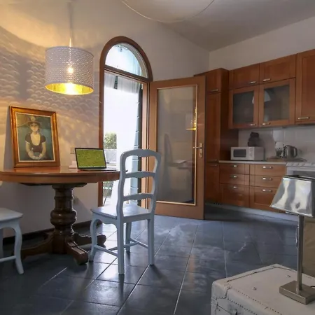 Lungo Il Sentiero Del Viandante