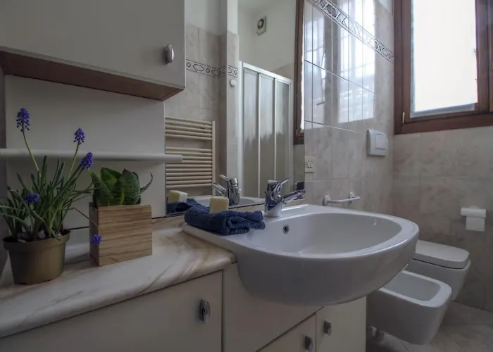 Lungo Il Sentiero Del Viandante Лекко