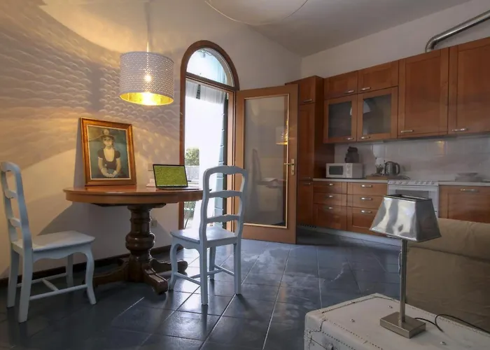 Lungo Il Sentiero Del Viandante